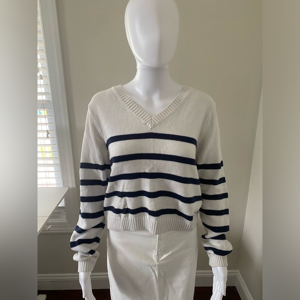 Hollister WMN’s White and Blue Classic V-Neck Sweater Size XL